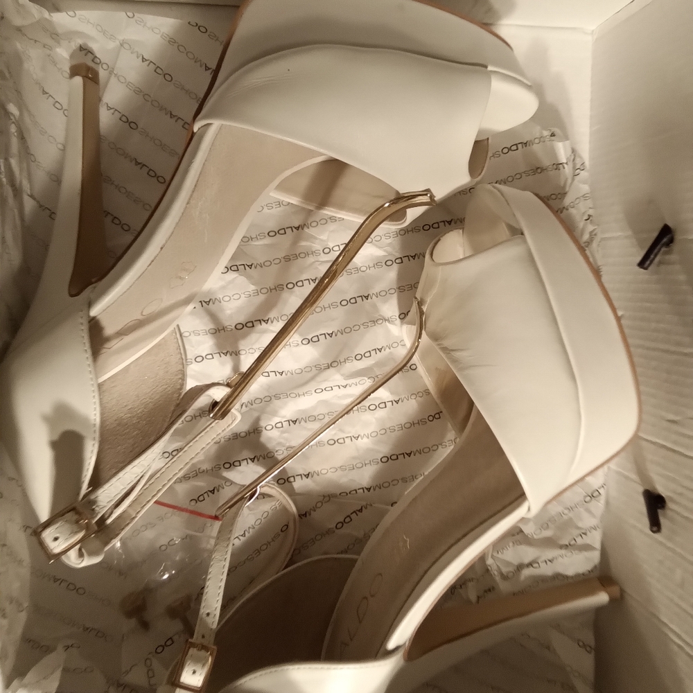 ⭐️ ⭐️ Aldo Beautiful leather  open toe platform heels